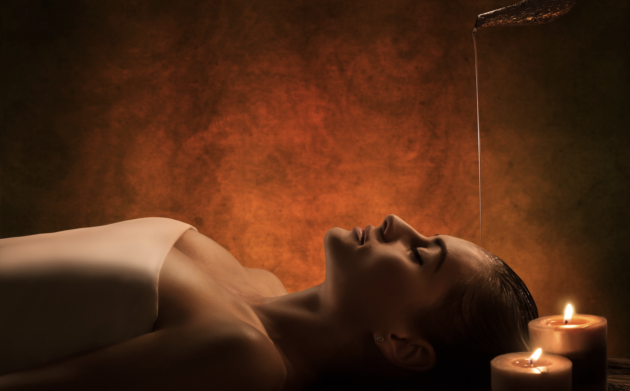 Vrouw ontvangt oliebehandeling